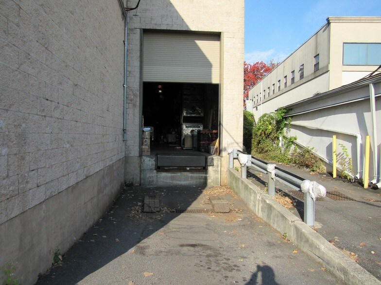 More Photos Of 117 Industrial Ave, Hasbrouck Heights Warehouse For Lease