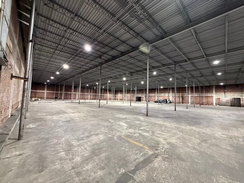 More Photos Of 5024 Uceta Rd, Tampa Distribution For Lease