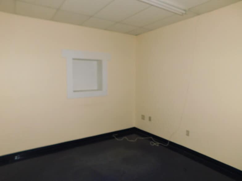 More Photos Of 813 N Lake Parker Ave, Lakeland Freestanding For Sale