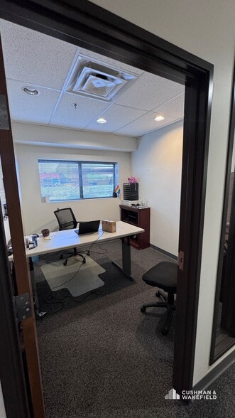 More Photos Of 1740 Skyway Dr, Longmont Warehouse For Lease