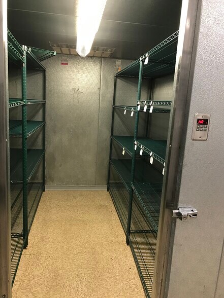 More Photos Of 4619 Federated Rd, Swan Hills Restaurant For Lease