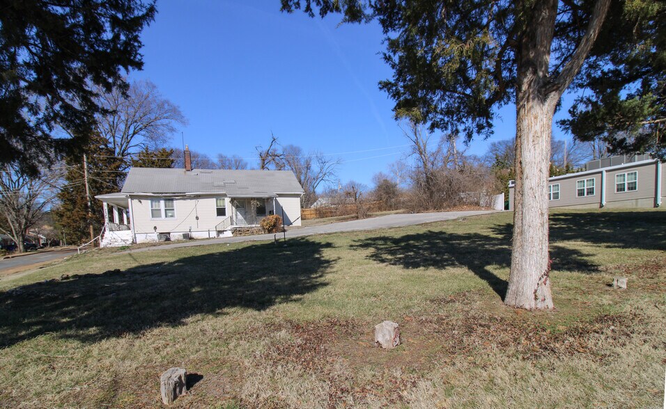 More Photos Of 7853 Olive Blvd, University City Office Residential For Sale