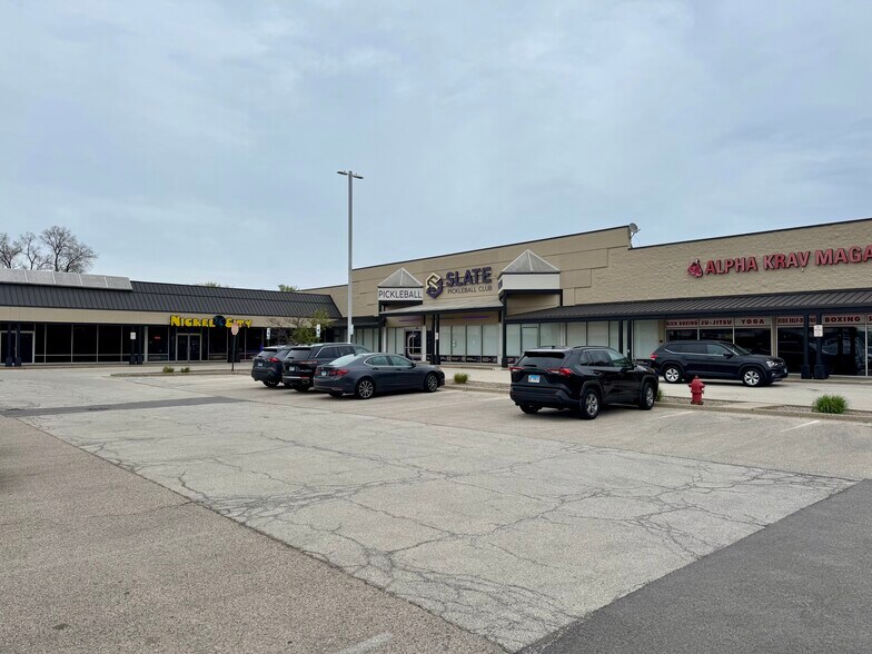 More Photos Of 455-577 Waukegan Rd, Northbrook Unknown For Lease