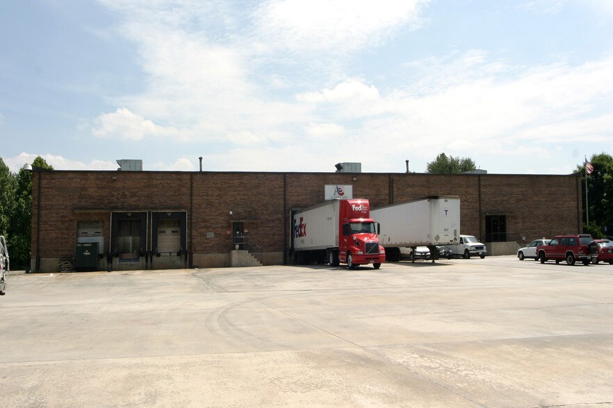 More Photos Of 1585 Roadhaven Dr, Stone Mountain Warehouse For Lease