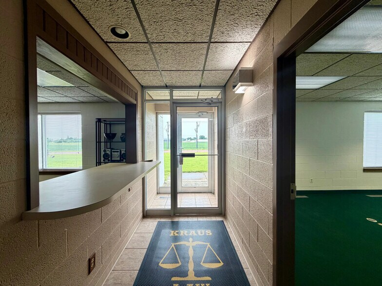 More Photos Of 1601 8th St, Waseca Office For Sale