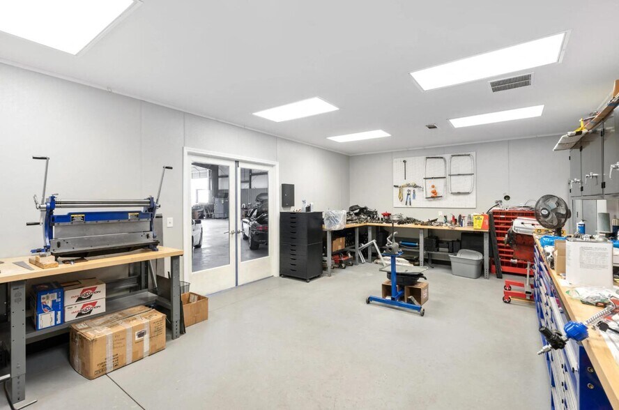 More Photos Of 20 Bellamy Pl, Stockbridge Warehouse For Sale