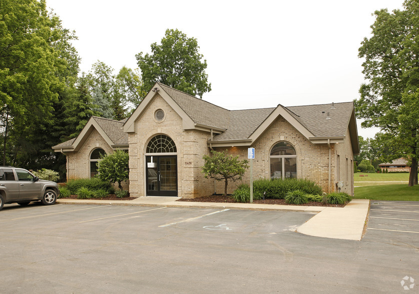 Primary Photo Of 11436 E Highland Rd, Hartland Medical For Lease