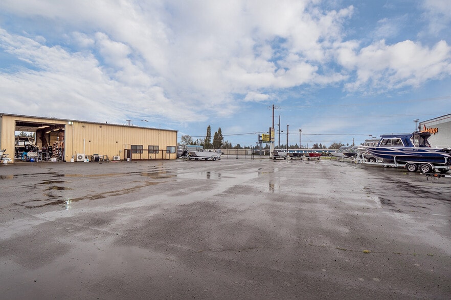 More Photos Of 1700 Or-99 Hwy, Eugene Auto Repair For Sale