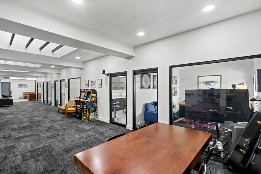 More Photos Of 2550 Washington Blvd, Ogden Office For Lease