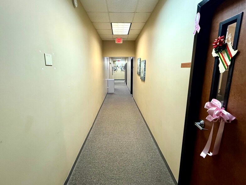 More Photos Of 105 Preston Ct, Macon-Bibb Office For Lease