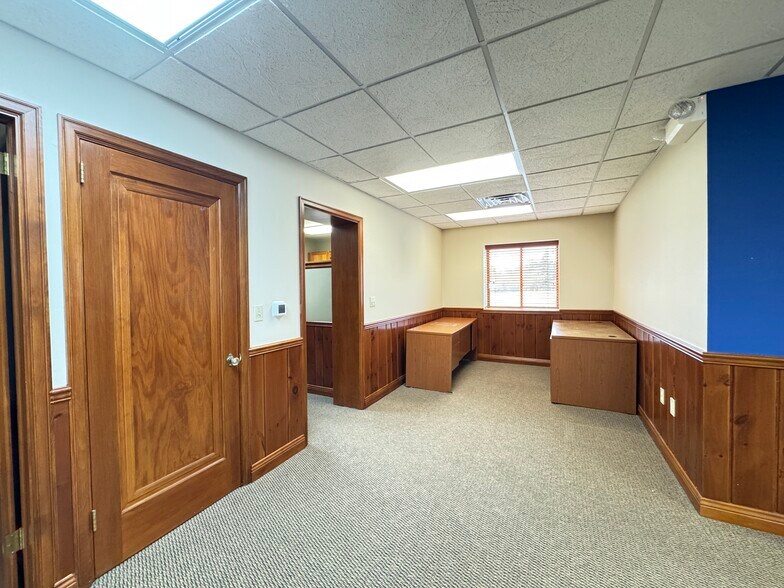 More Photos Of 804 Lincoln St, Rhinelander Office For Sale