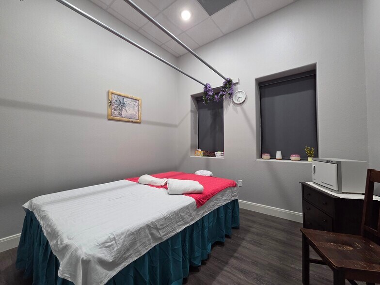 More Photos Of 350 Nursery Rd, Spring Loft Creative Space For Sale