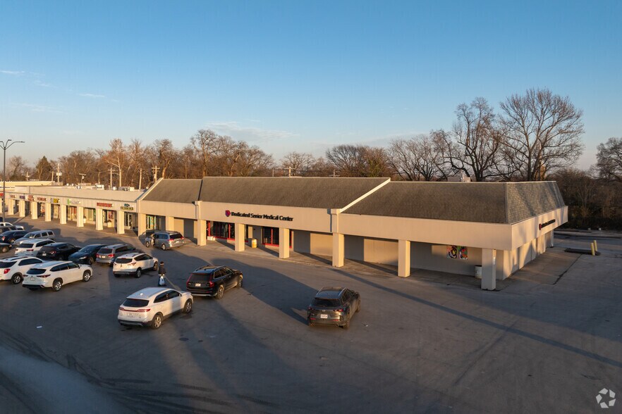 More Photos Of 1-175 N Oaks Plaza, Saint Louis General Retail For Sale