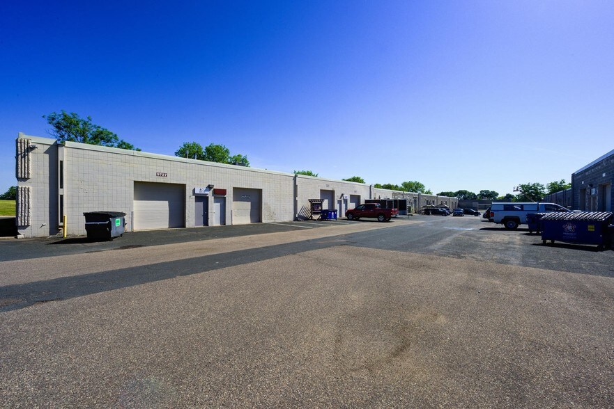 More Photos Of 9901-9927 Valley View Rd, Eden Prairie Showroom For Lease