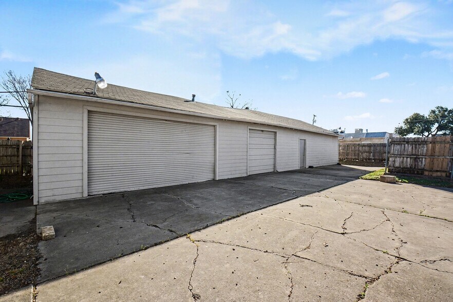 More Photos Of 1004 18th Pl, Plano Office For Lease