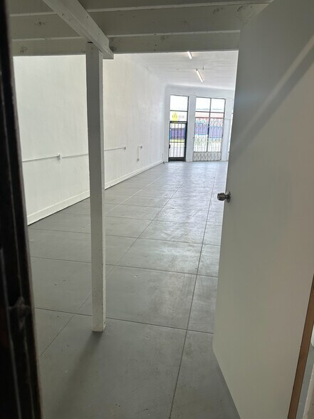 More Photos Of 8517-8519 Long Beach Blvd, Huntington Park Storefront For Lease