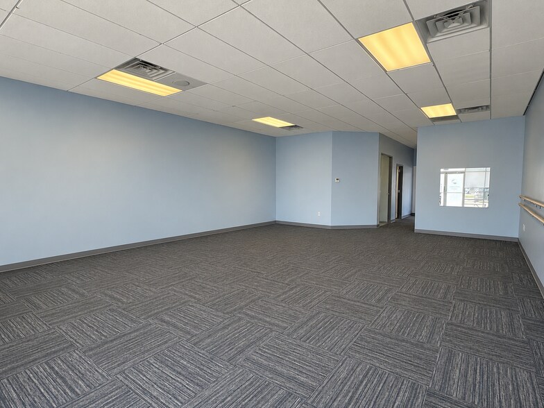 More Photos Of 2979 Lindbergh Blvd, Springfield Storefront Retail Office For Lease