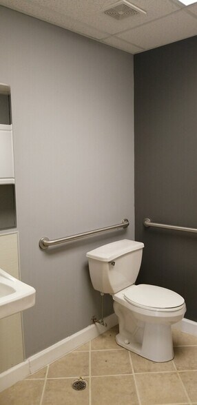 More Photos Of 825 Midpoint Dr, O'Fallon Warehouse For Sale