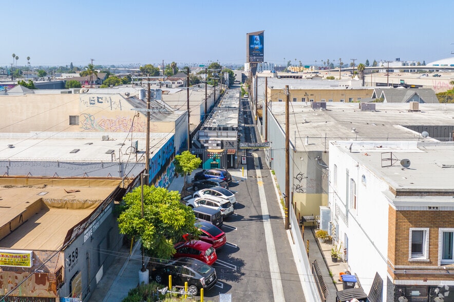 More Photos Of 358 W 38th St, Los Angeles Freestanding For Lease