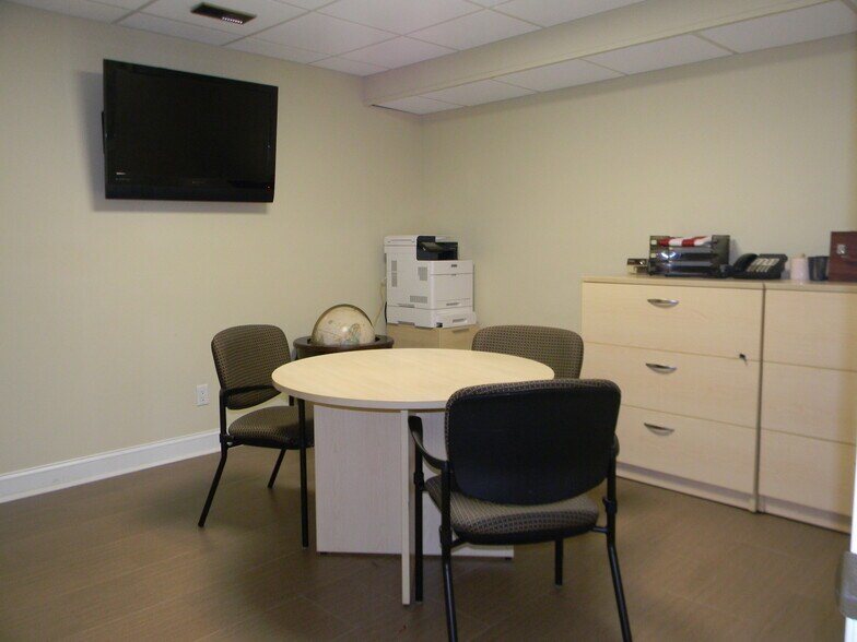More Photos Of 1012 Mantua Pike, Woodbury Heights Office For Lease