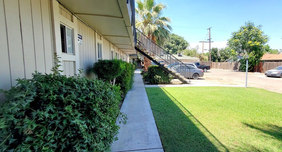 More Photos Of 330 Roberts Ln, Bakersfield Apartments For Sale