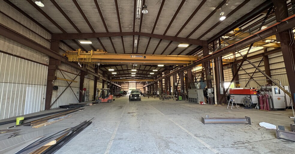 More Photos Of 1005 Georgia Ave, Deer Park Warehouse For Lease