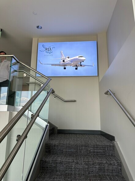 More Photos Of 14895 Pioneer Trail, Eden Prairie Airplane Hangar For Lease