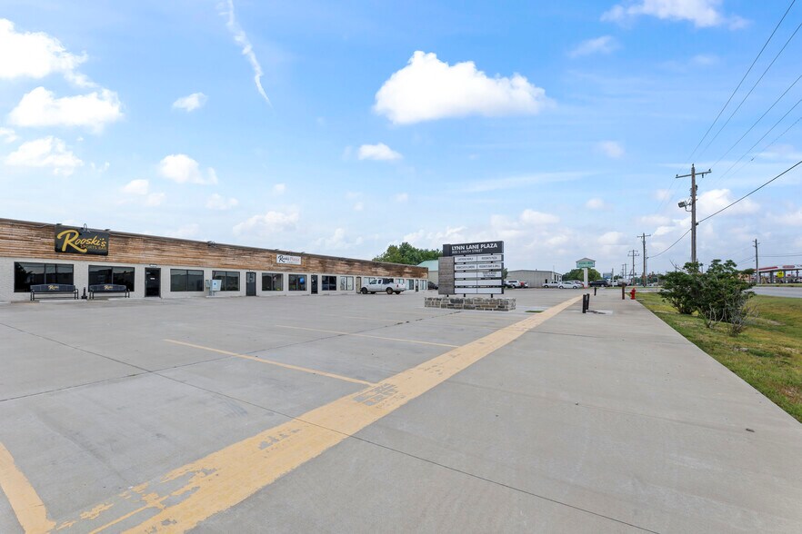 More Photos Of 800-804 S 9th St, Broken Arrow Unknown For Lease