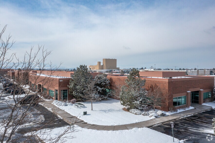 More Photos Of 621 Southpark Dr, Littleton Showroom For Lease
