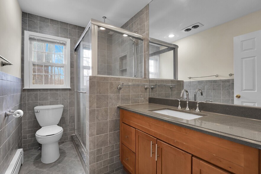 More Photos Of 1 Shadetree Pl, Long Valley Healthcare For Sale