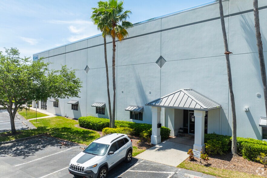 More Photos Of 4720 Oak Fair Blvd, Tampa Distribution For Lease