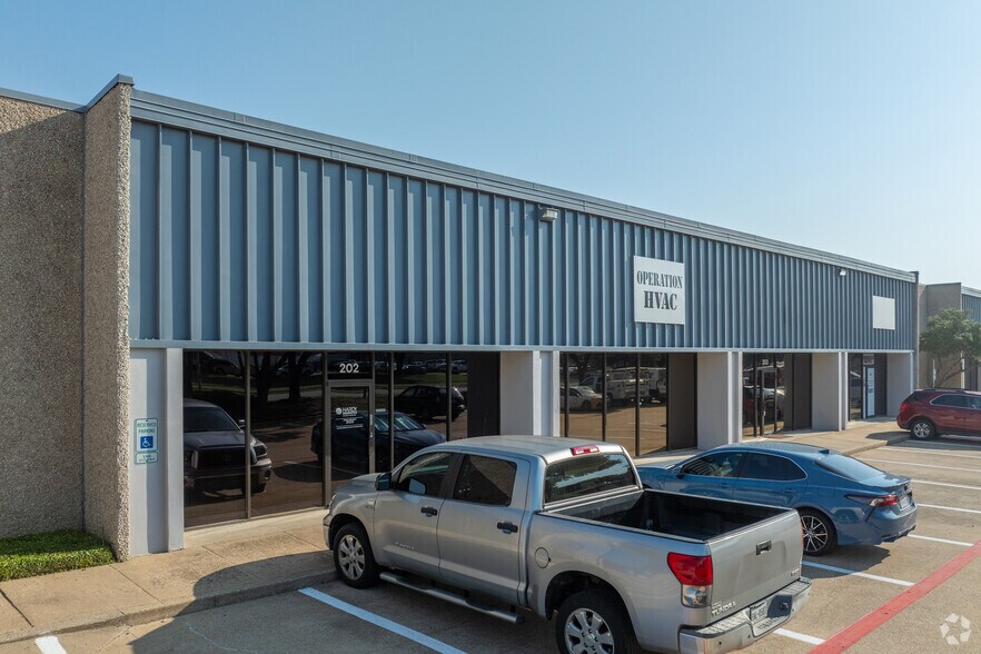 More Photos Of 1213 W Carrier Pky, Grand Prairie Unknown For Lease