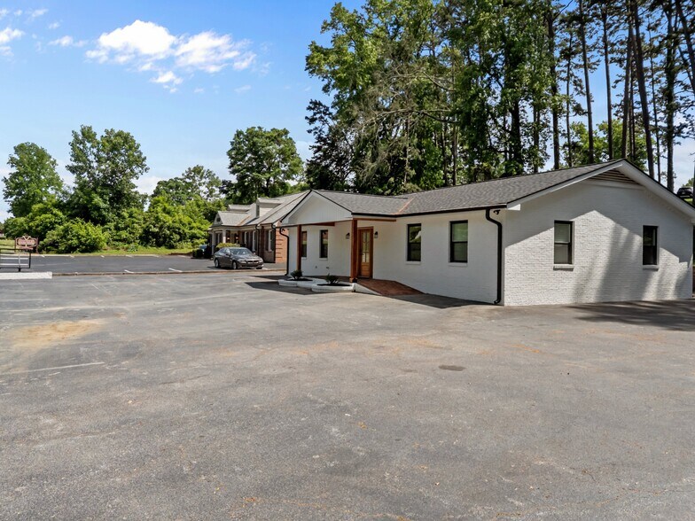 More Photos Of 421 Statesville Blvd, Salisbury Loft Creative Space For Lease