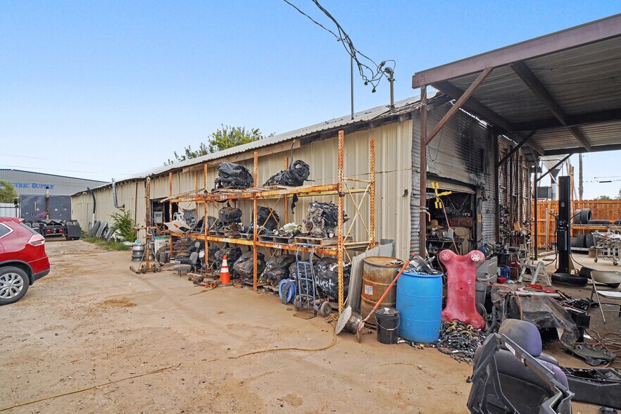 More Photos Of 1821-1823 S May Ave, Oklahoma City Auto Salvage Facility For Sale