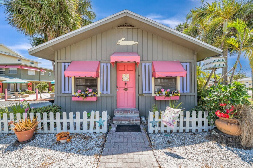 More Photos Of 1803 Gulf Blvd, Indian Rocks Beach Hotel For Sale
