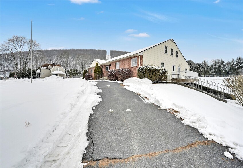 More Photos Of 780 Claremont Ave, Tamaqua Office For Sale