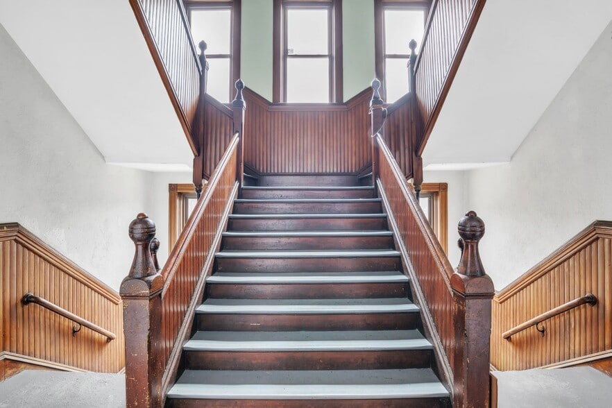 More Photos Of 34 N Main St, Orange Schools For Sale