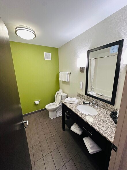 More Photos Of 4450 Rhea County Hwy, Dayton Hotel For Sale