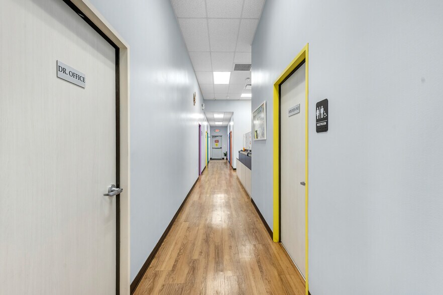 More Photos Of 3326 Watters Rd, Pasadena Office For Sale