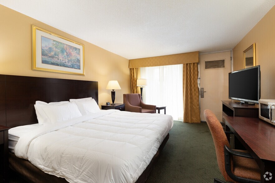 More Photos Of 1399 Bench Rd, Pocatello Hotel For Sale