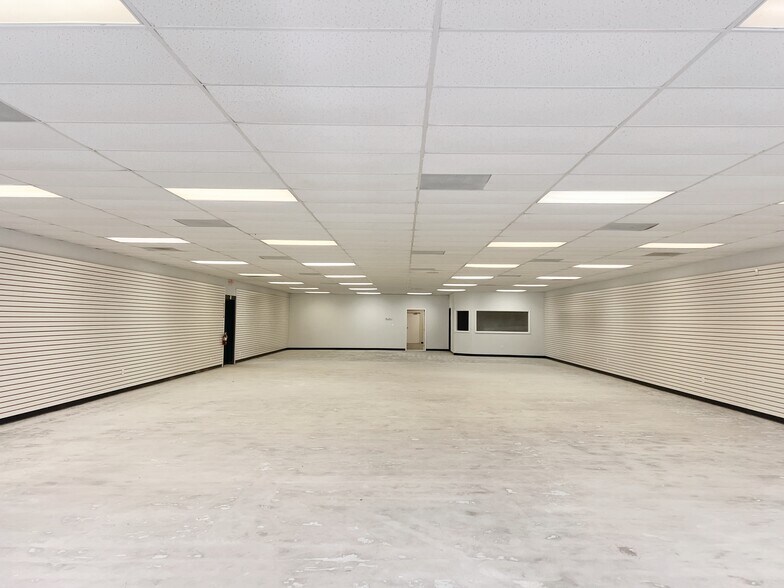 More Photos Of 14530-14540 S Tamiami Trl, Fort Myers Unknown For Lease