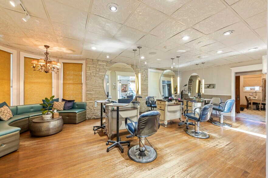 More Photos Of 237 W Jefferson Ave, Naperville Freestanding For Sale