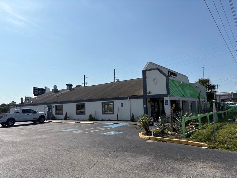 Primary Photo Of 925 N Semoran Blvd, Orlando Restaurant For Lease
