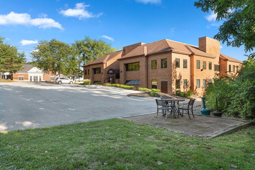 More Photos Of 8748 Brecksville Rd, Brecksville Office For Lease