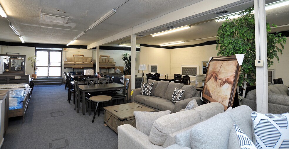 More Photos Of 209 N Arroyo Blvd, Nogales Storefront For Sale
