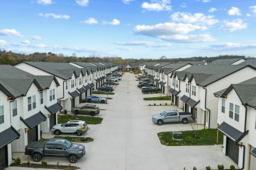 More Photos Of 1763 Strawberry Meadows Way, Knoxville Apartments For Sale