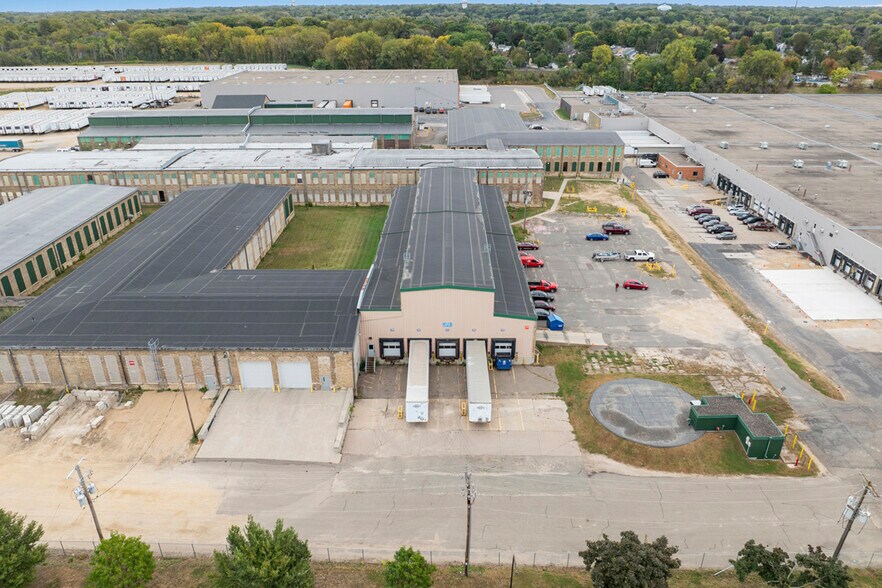 More Photos Of 1024 Hazel St N, Saint Paul Warehouse For Lease