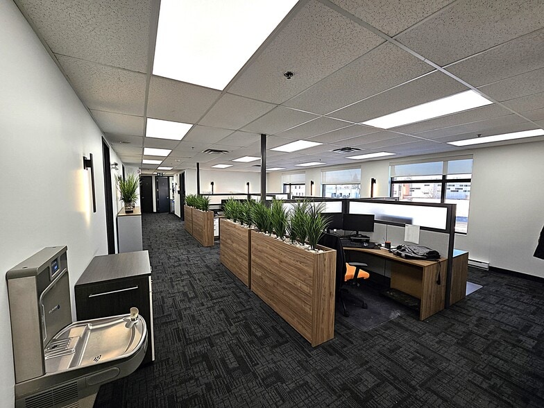 More Photos Of 2222 Boul Dagenais O, Laval Light Distribution For Sale