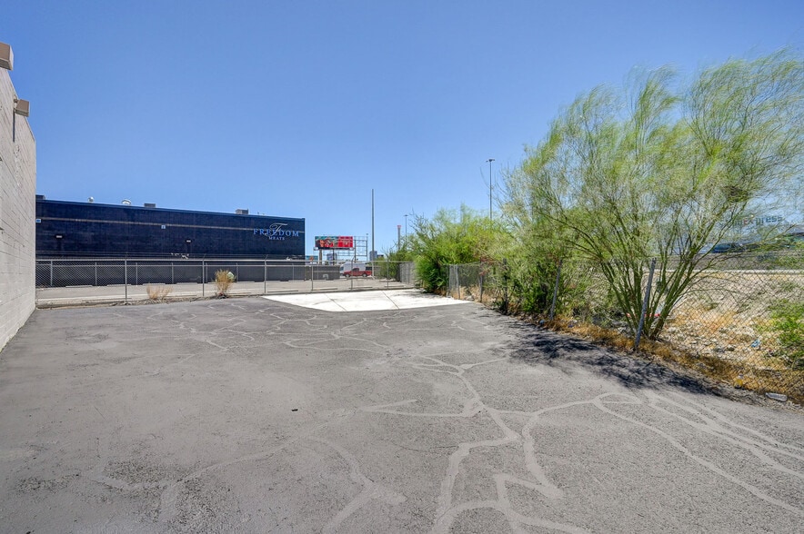 More Photos Of 2951 Westwood Dr, Las Vegas Distribution For Lease