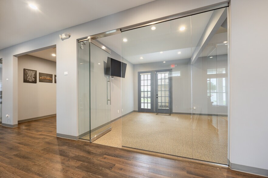 More Photos Of 259 Ranch Trl, Rockwall Office For Lease